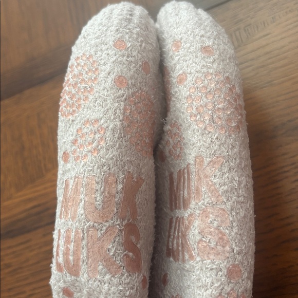 Muk Luks Cozy Aloe-Infused Socks - Picture 5 of 6